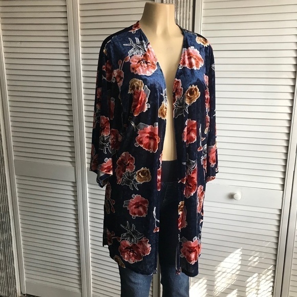 Monteau Velvet Kimono - Picture 7 of 10